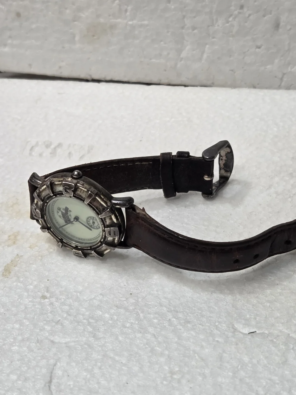 Planet Hollywood Logo Vintage-Style Round Watch  with Brown Leather Band Pl 1013
